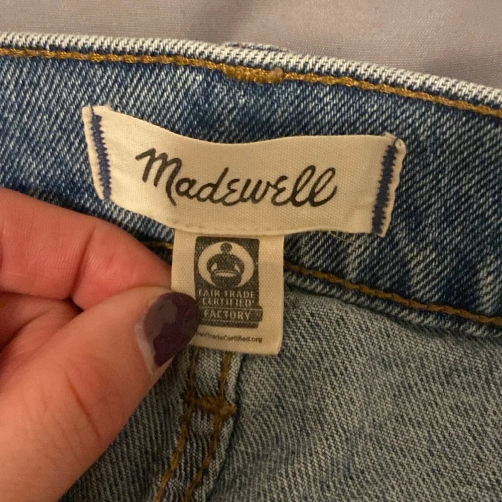 Madewell The Perfect Jean Short, light wash with fraying - Picture 5 of 6